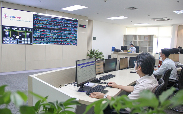 Trung tâm Điều độ lưới điện miền Trung giám sát 24/24 giờ hệ thống phân phối điện để kịp thời chỉ đạo ứng phó. thpt2-1657014966284.jpg