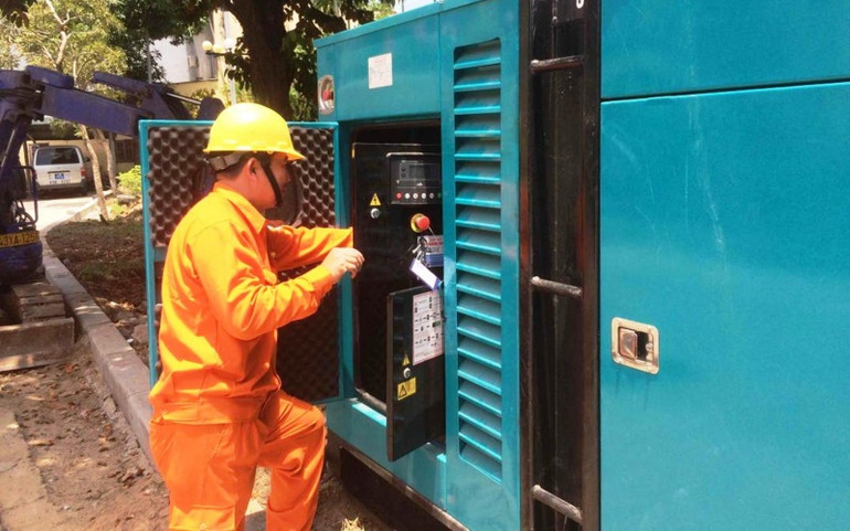 Tăng cường máy phát dự phòng bảo đảm cấp điện cho các điểm thi. thpt3-1657014965768.jpg