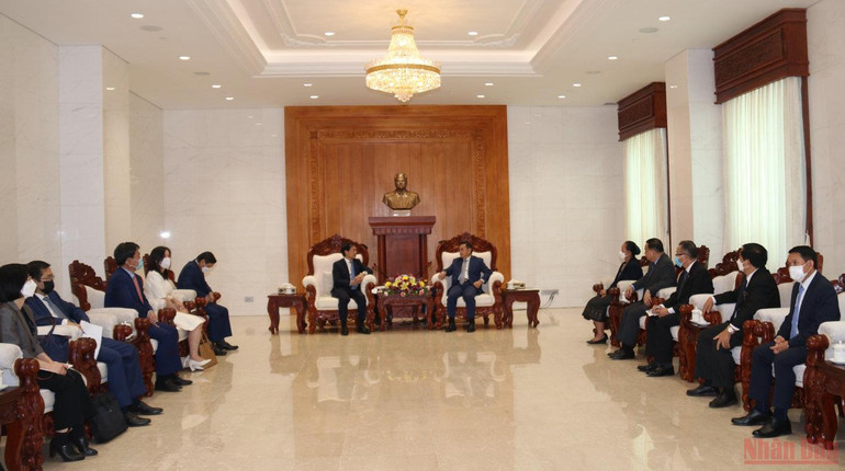 Bộ trưởng Ngoại giao Bùi Thanh Sơn chào xã giao lãnh đạo cấp cao Lào -0