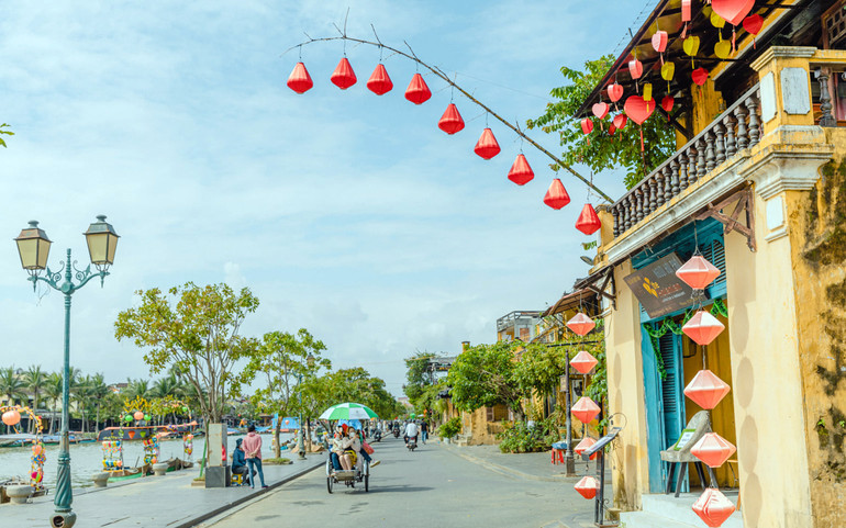 Bên bờ sông Hoài (Ảnh: Duy Hậu) Hội An nằm trong tốp “10 thành phố hiếu khách nhất thế giới” năm 2022 -0