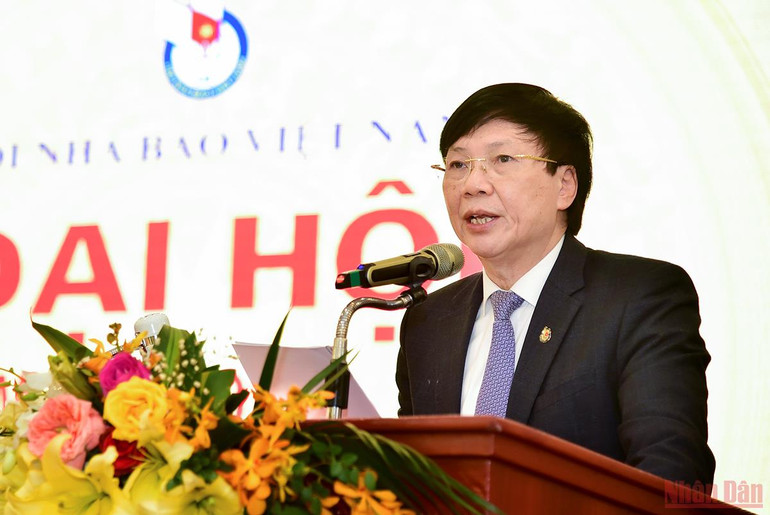 Đồng chí Hồ Quang Lợi, Phó Chủ tịch Thường trực Hội Nhà báo Việt Nam phát biểu báo cáo tổng hợp ý kiến đóng góp các dự thảo văn kiện tại Đại hội. (Ảnh: Thành Đạt) Khai mạc phiên trù bị Đại hội Hội Nhà báo Việt Nam lần thứ XI -0
