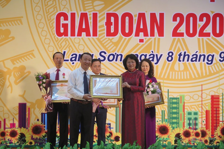 Phó Chủ tịch nước dự Đại hội thi đua yêu nước tỉnh Lạng Sơn -0