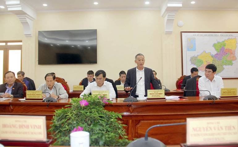 Chủ tịch UBND tỉnh Lâm Đồng Trần Văn Hiệp phát biểu ý kiến tại buổi làm việc. Lâm Đồng cần phát huy lợi thế phát triển nông nghiệp công nghệ cao và du lịch-dịch vụ -0