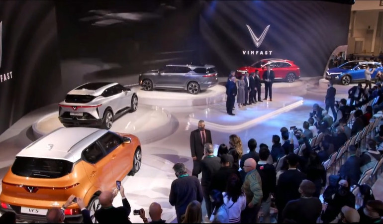 Năm mẫu xe điện của Vinfast xuất hiện tại CES 2022. Ảnh chụp màn hình. VinFast ra mắt 3 mẫu xe điện mới tại triển lãm CES ở Mỹ -0