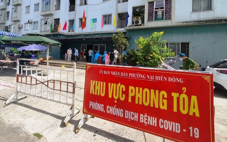 Đà Nẵng phong tỏa, phun khử khuẩn một quán bar và khu chung cư -0
