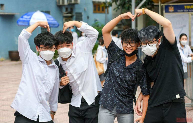 Thí sinh Hà Nội làm thủ tục dự thi tốt nghiệp THPT năm 2022 -0