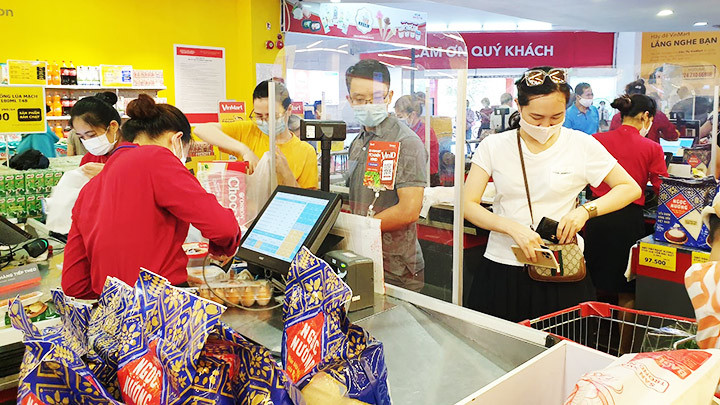 Thực hiện nhanh chóng các biện pháp kiềm chế xăng, dầu tăng giá -0