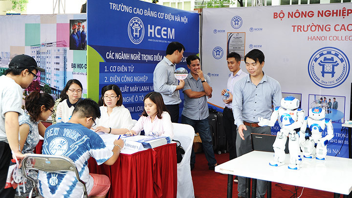 Xóa mờ định kiến “thừa thầy, thiếu thợ” -0