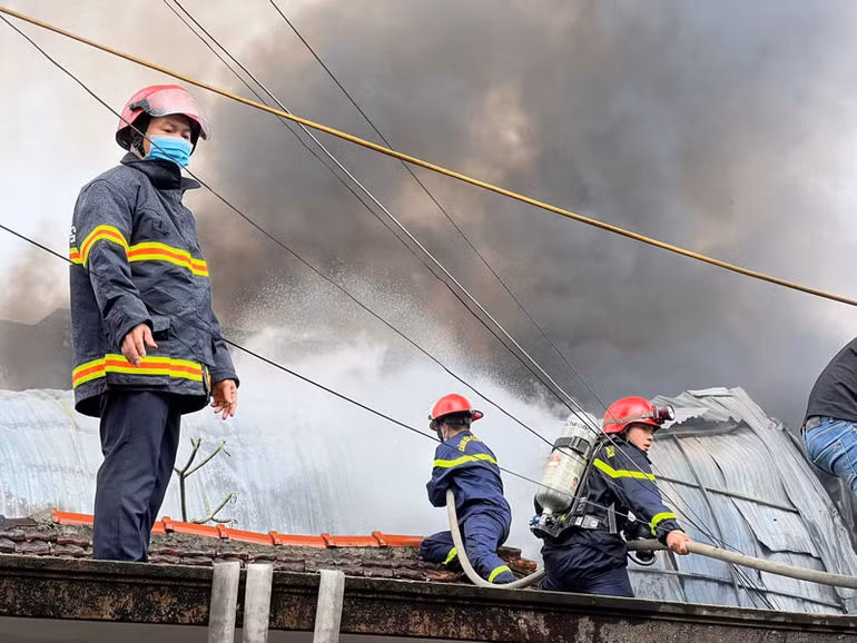 Cháy lớn thiêu rụi một nhà hàng ở TP Huế -0