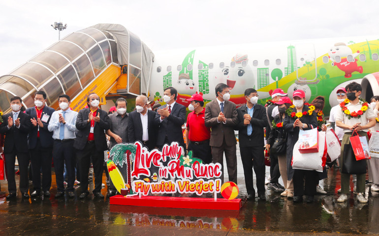 Phú Quốc đón đoàn du khách quốc tế hộ chiếu vaccine đầu tiên -0