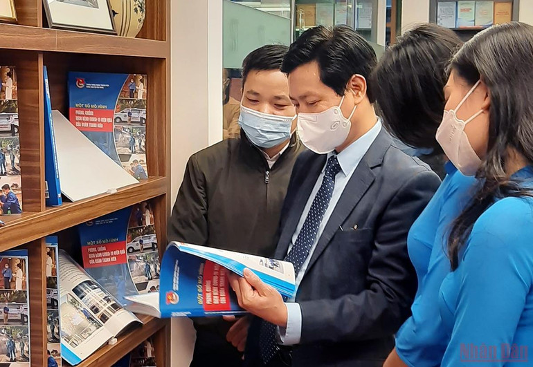 Ra mắt tủ sách Thanh niên học và làm theo lời Bác -0