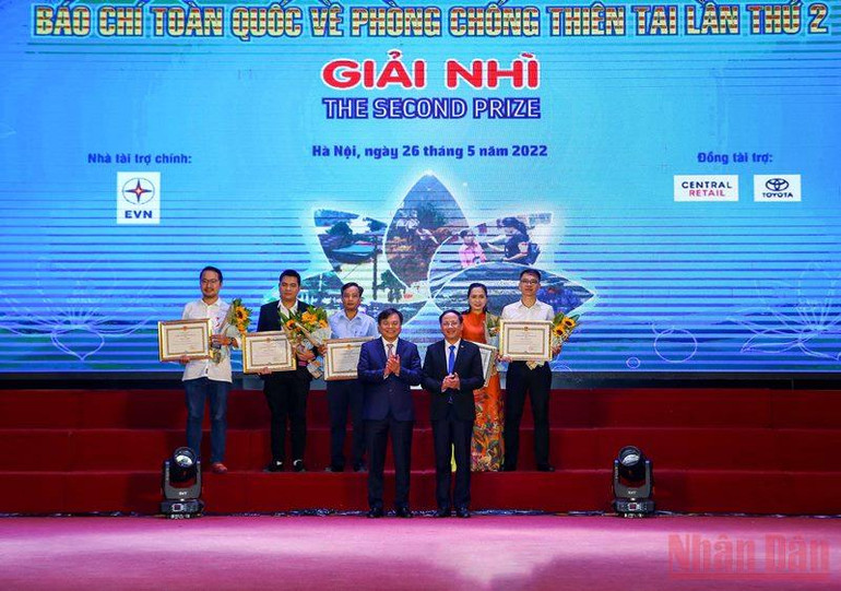 Trao giải Báo chí toàn quốc về Phòng, chống thiên tai lần thứ hai -0