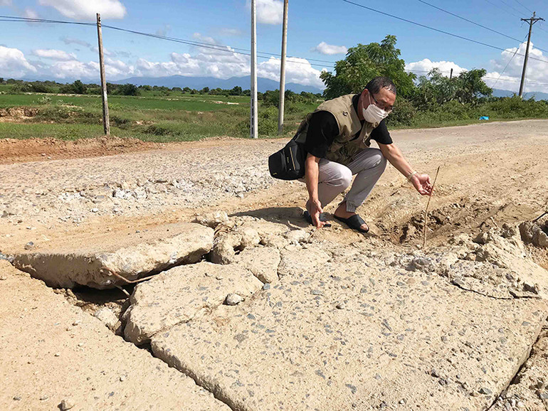 Sớm sửa chữa lại đường, bảo đảm an toàn giao thông cho người dân -0
