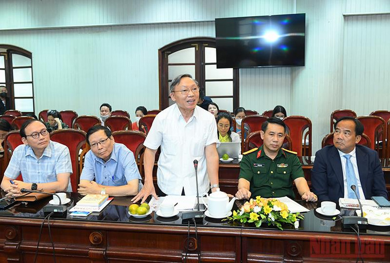 Đại biểu tham dự lễ phát động phát biểu ý kiến. Phát động Cuộc thi tác phẩm báo chí về đề tài “Học tập và làm theo tư tưởng, đạo đức, phong cách Hồ Chí Minh” giai đoạn 2022-2025 -0