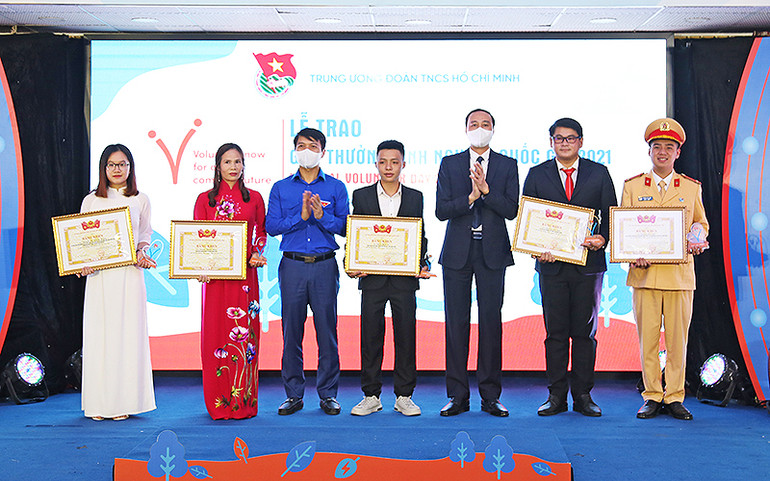 Đồng loạt triển khai hơn 200 chương trình tình nguyện ở địa bàn khó khăn -0