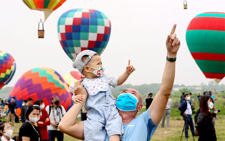 “Ngày hội khinh khí cầu-Hà Nội muôn màu” -0