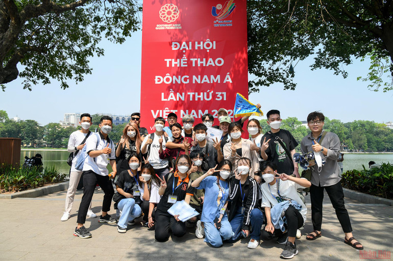 Đường phố Hà Nội trang hoàng chào đón SEA Games 31 -0