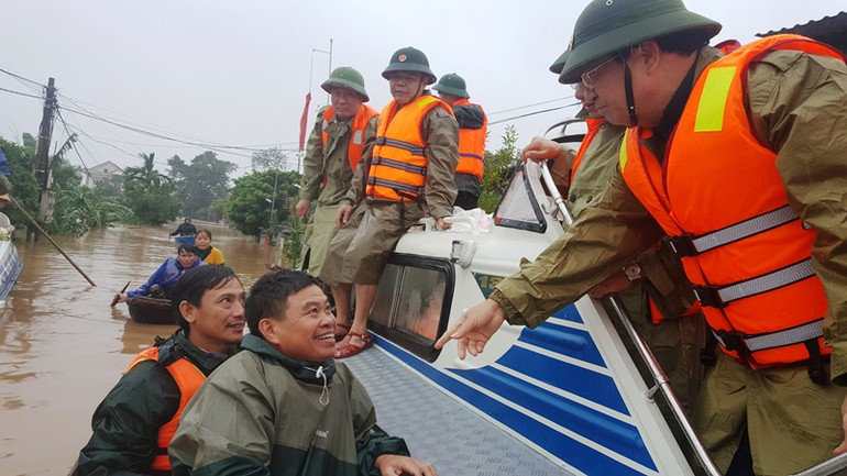 Phó Thủ tướng Trịnh Đình Dũng kiểm tra công tác ứng phó mưa lũ ở Hà Tĩnh. -0