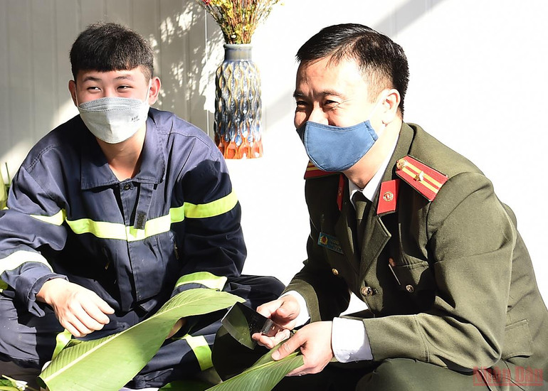 Những người lính đi cùng mùa xuân -1