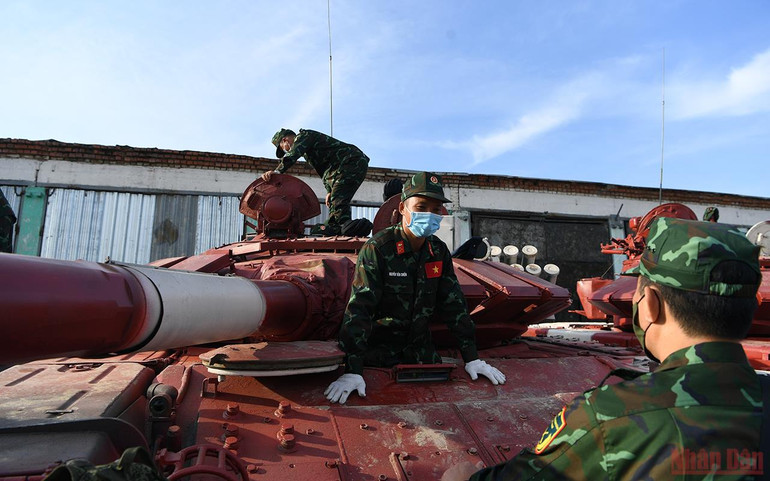 Cận cảnh 4 chiếc xe tăng màu đỏ của đội tuyển Việt Nam tại Army Games 2021 -0