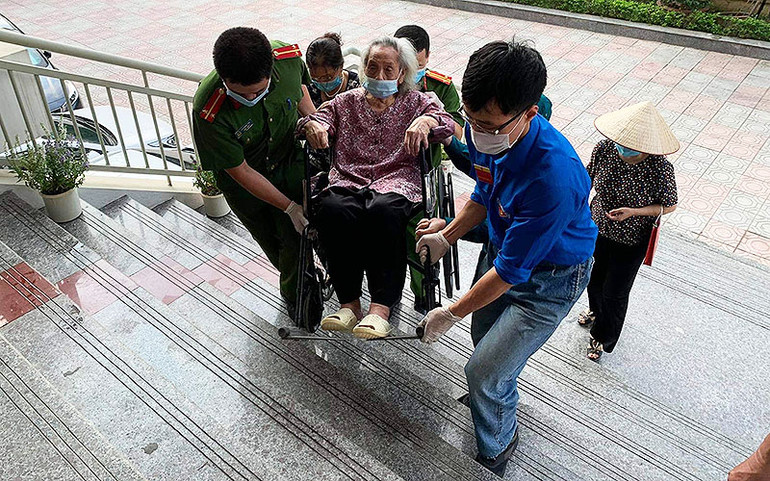 Màu áo xanh tình nguyện trong “Ngày hội non sông” -0