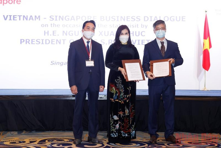 Gần 11 tỷ USD cam kết hợp tác giữa doanh nghiệp Việt Nam-Singapore -0
