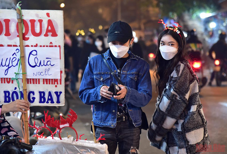 Một mùa Giáng sinh đặc biệt của 2 thành phố lớn Hà Nội và thành phố Hồ Chí Minh -0