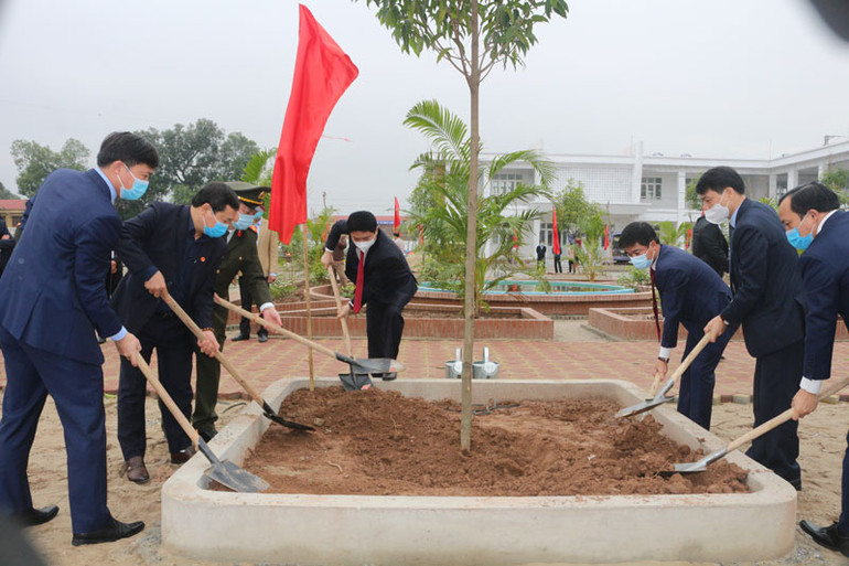 (Tin đề nghị ghép) Hà Nam trồng 140 nghìn cây xanh nhân dịp Xuân Tân Sửu -0