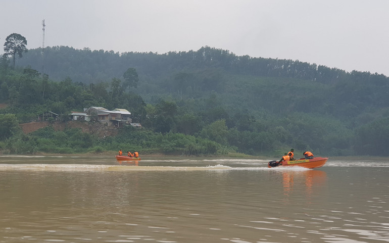 Tiếp tục tìm kiếm 13 nạn nhân mất tích ở xã Trà Leng -0