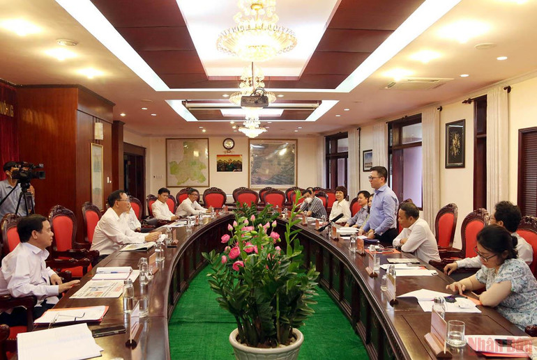 Quang cảnh buổi làm việc. Đoàn công tác Báo Nhân Dân thăm và làm việc tại Đắk Nông -0