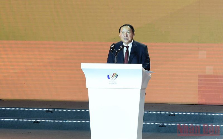 Bộ trưởng Nguyễn Văn Hùng phát biểu. (Ảnh: TRẦN HẢI) Lễ bế mạc SEA Games 31: Hội tụ để tỏa sáng -0