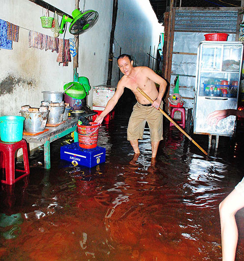 Mưa âm ỉ, Cà Mau bì bõm trong nước -0