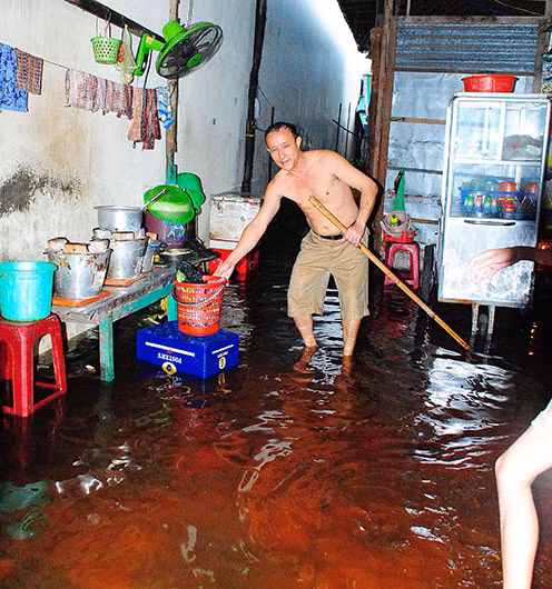 Mưa âm ỉ, Cà Mau bì bõm trong nước -0