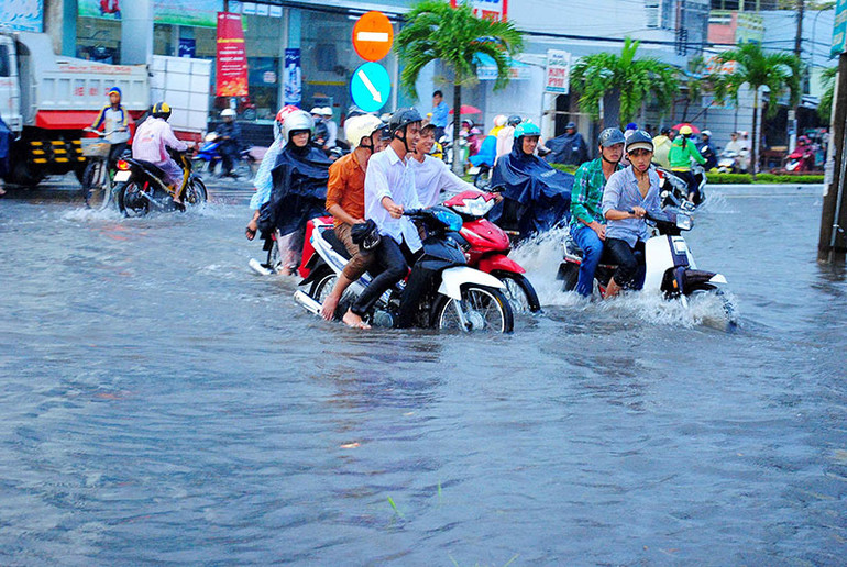 Mưa âm ỉ, Cà Mau bì bõm trong nước -0