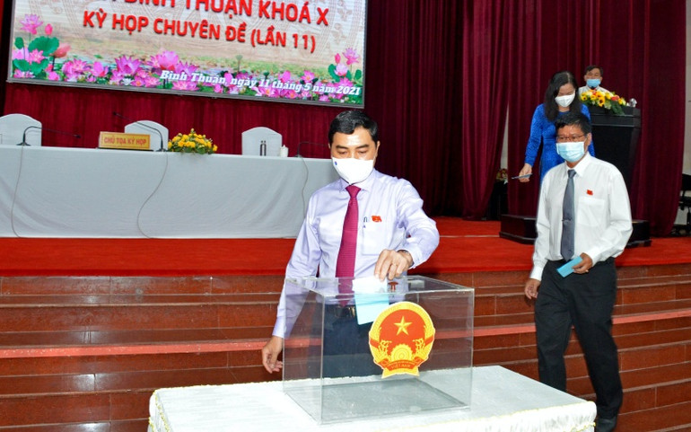 Các đại biểu HĐND tỉnh Bình Thuận bỏ phiếu bầu Phó Chủ tịch UBND tỉnh, nhiệm kỳ 2016-2021. Bình Thuận bầu bổ sung Phó Chủ tịch HĐND tỉnh và Phó Chủ tịch UBND tỉnh -0