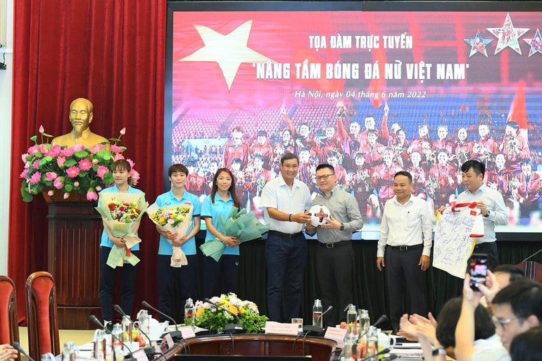 Tọa đàm trực tuyến: Nâng tầm bóng đá nữ Việt Nam ảnh 4 Tọa đàm trực tuyến: Nâng tầm bóng đá nữ Việt Nam -0
