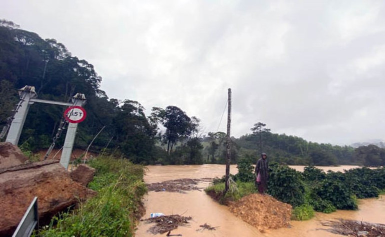 Tìm thấy thi thể một du khách bị lũ cuốn tại Lâm Đồng -0