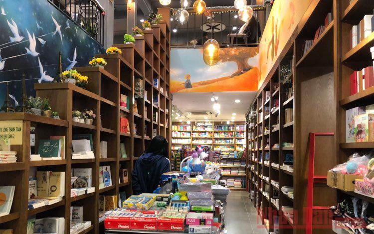 Nhà sách – Cuộc đua tranh được ủng hộ -0