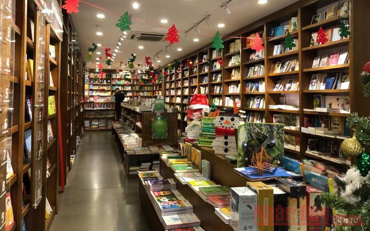 Nhà sách – Cuộc đua tranh được ủng hộ -0