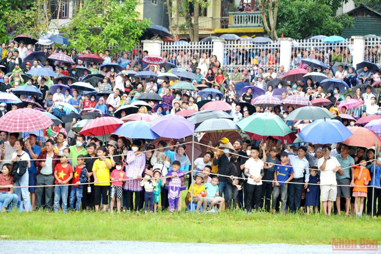 Sôi động đua ngựa thồ trên cao nguyên trắng Bắc Hà -0