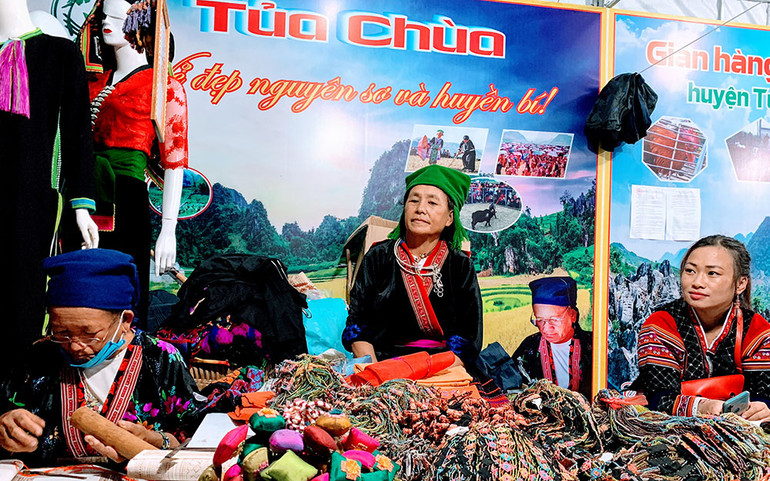 Giới thiệu các sản phẩm truyền thống của tỉnh Điện Biên. “Những ngày văn hóa, thể thao và du lịch tỉnh Điện Biên tại thành phố Hải Phòng” -0