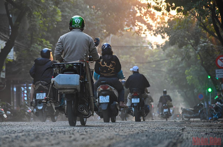 Ô nhiễm bụi mịn và chất lượng không khí trên địa bàn Hà Nội ở mức “rất xấu” -7