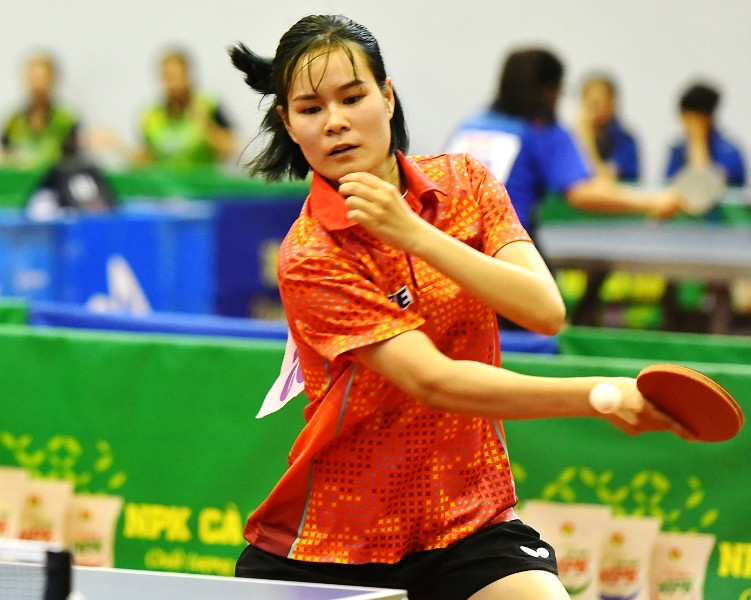 “Hoa khôi” bên bàn bóng -0