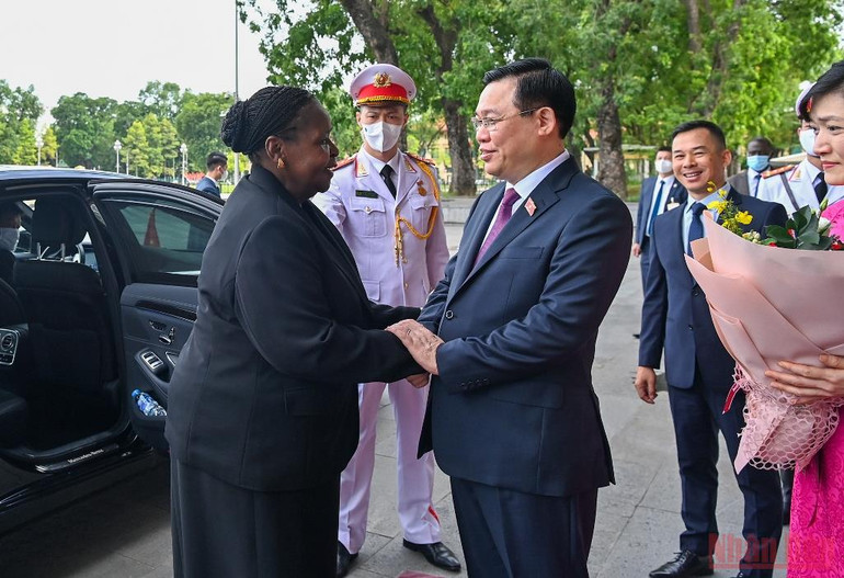 Chủ tịch Quốc hội Vương Đình Huệ đón, hội đàm với Chủ tịch Quốc hội Esperanca Laurinda Francisco Nhiuane Bias -0