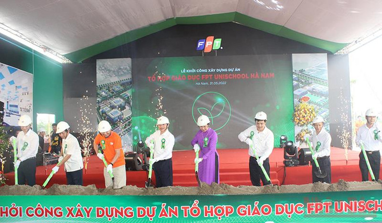 Các đại biểu tham gia lễ động thổ dự án. Tập đoàn FPT khởi công khu tổ hợp giáo dục Unischool Hà Nam -0
