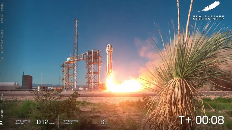Tên lửa New Shepard và tàu vũ trụ RSS HG Wells của Blue Origin được phóng lên từ Tây Texas vào ngày 26/8. (Ảnh: Blue Origin). Blue Origin phóng thành công tàu thử nghiệm khoa học để đổ bộ lên mặt trăng -0