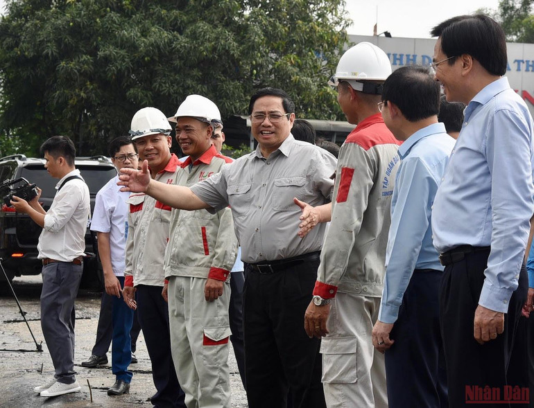 Thủ tướng Phạm Minh Chính thăm công nhân ở khu công nghiệp tỉnh Bắc Giang -2