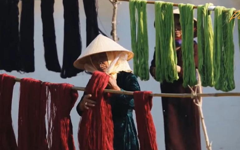 Tôn vinh nét đẹp phụ nữ Việt Nam và làng nghề truyền thống -0