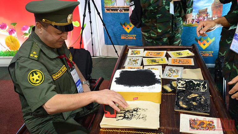 Sắc màu văn hóa ở thao trường Alabino -0