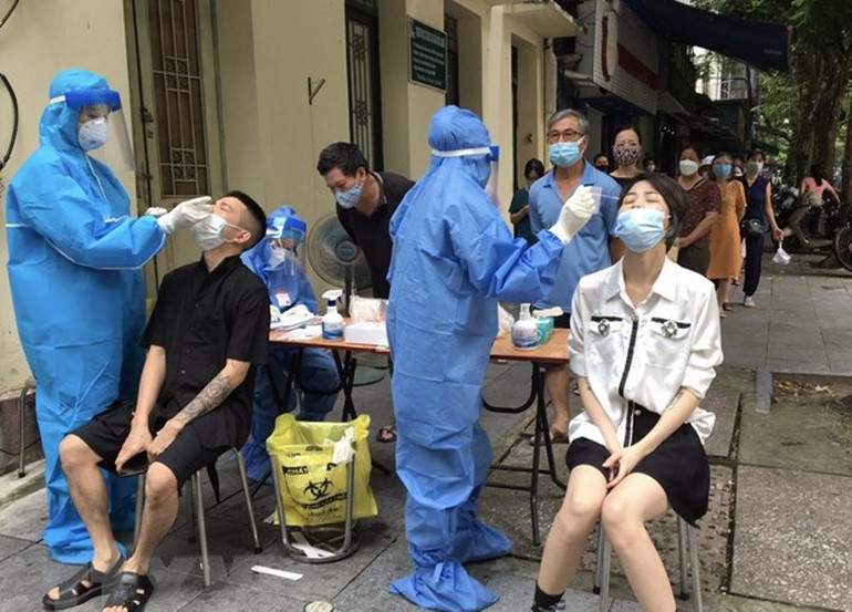 Hà Nội xét nghiệm diện rộng cho cư dân quanh Bệnh viện Việt - Đức -0